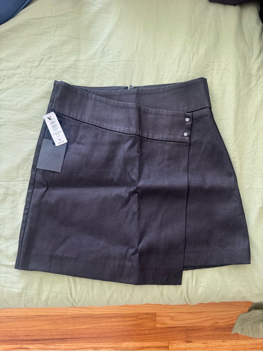 NWT Aritzia Talula Skewed Mini Skirt Asymmetric Snap Overlay Black Size M